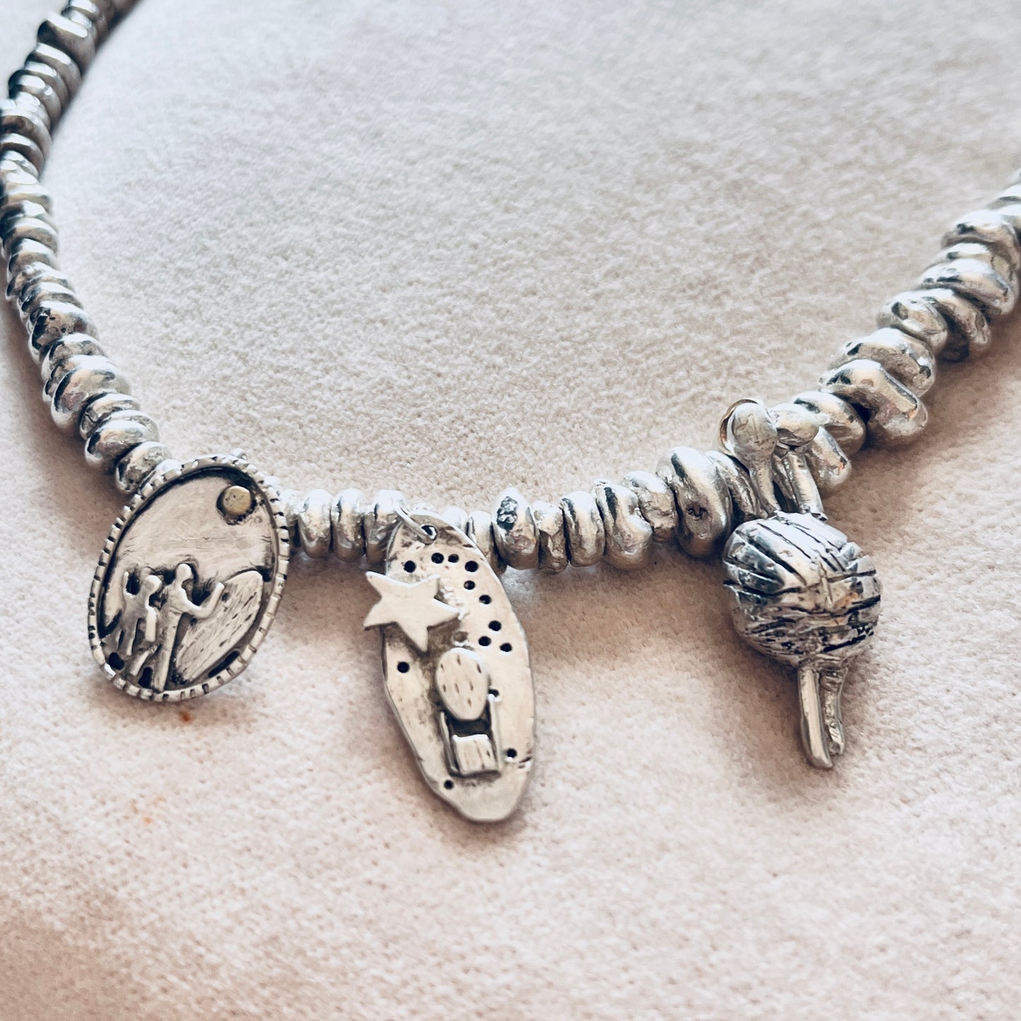 Hot air balloon and star pendant