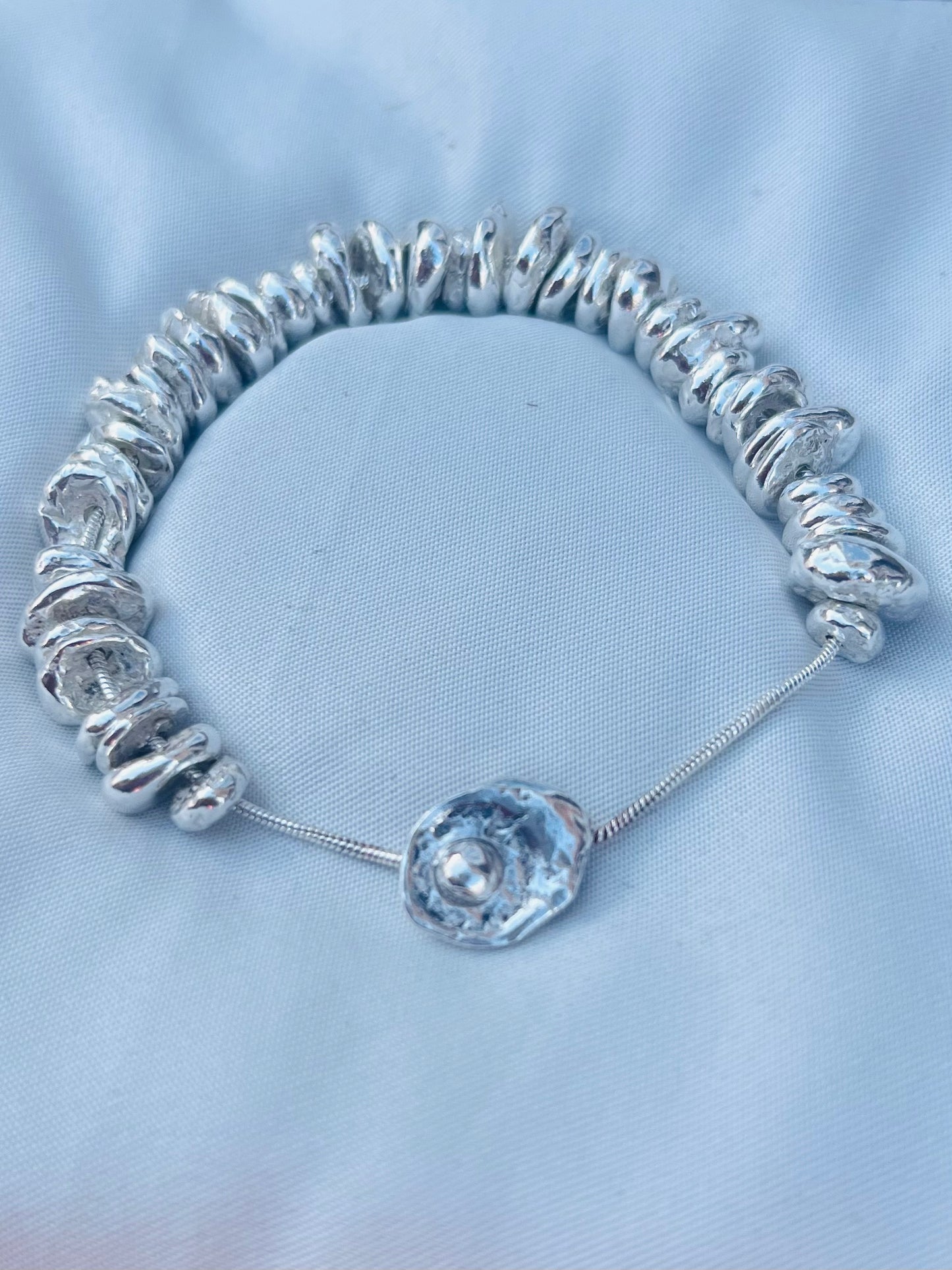 Toggle and pebble bracelet