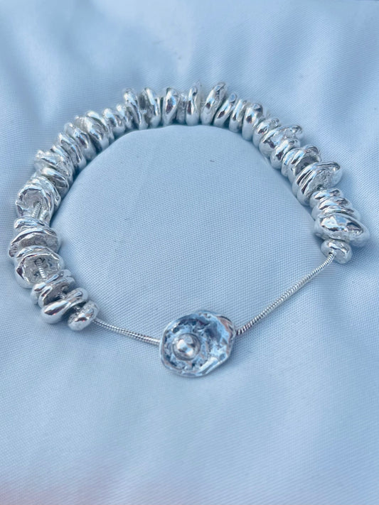 Toggle and pebble bracelet