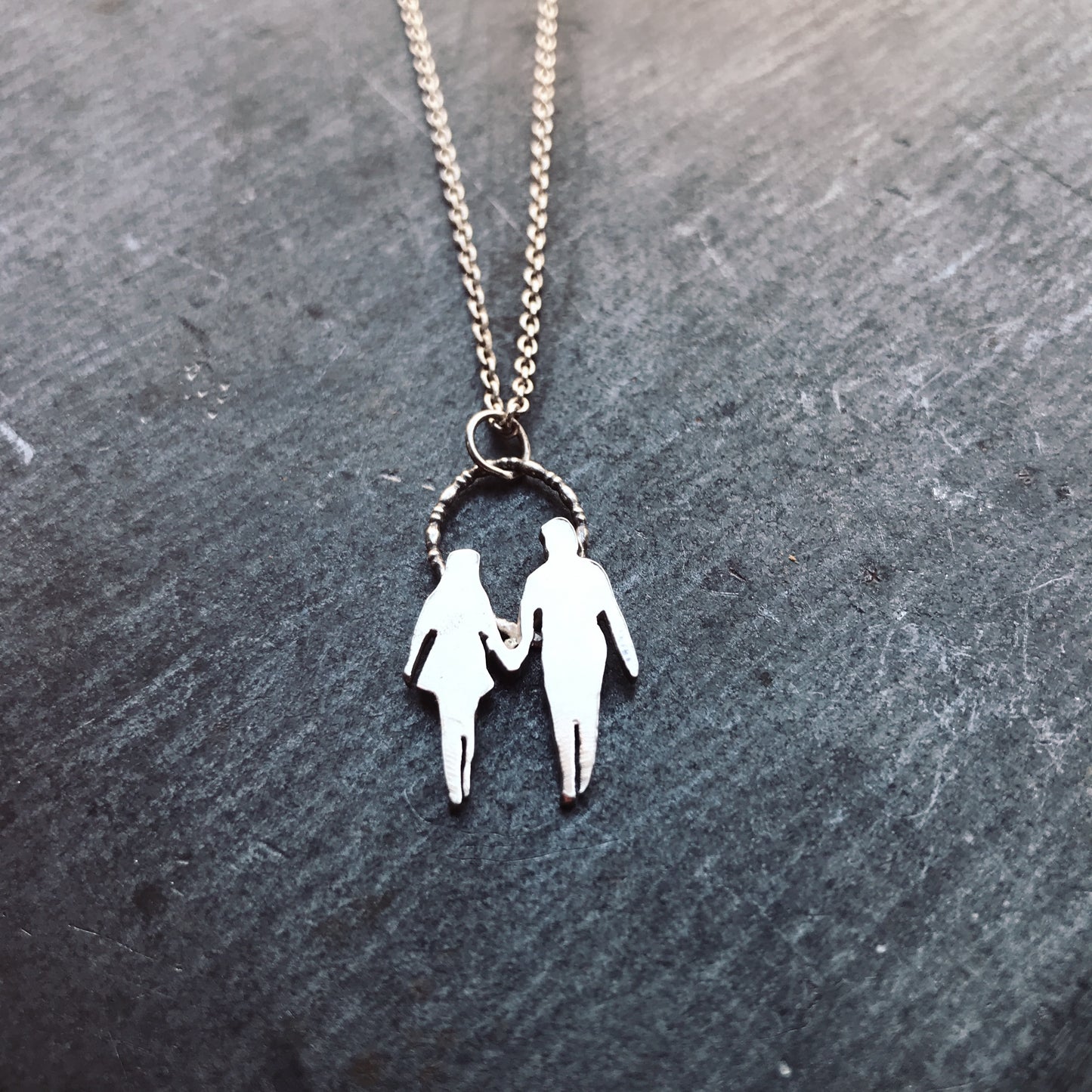 Silhouettes love necklace